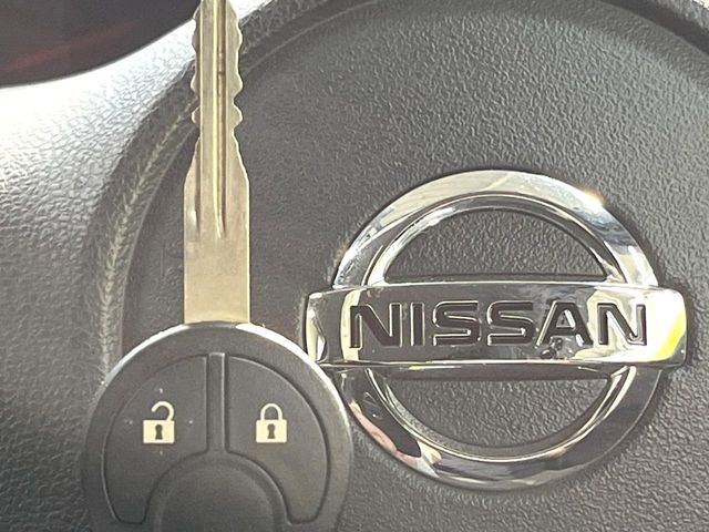 【キーレス】少し離れた場所からでもボタン一つでドアの開錠・施錠ができるのでとっても便利！ドアの鍵穴周りに傷をつけることもありません♪
