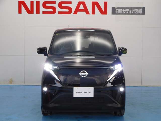 白色光で遠方まで明るく照らしだし、ナイトドライブでの安全運転をサポート
