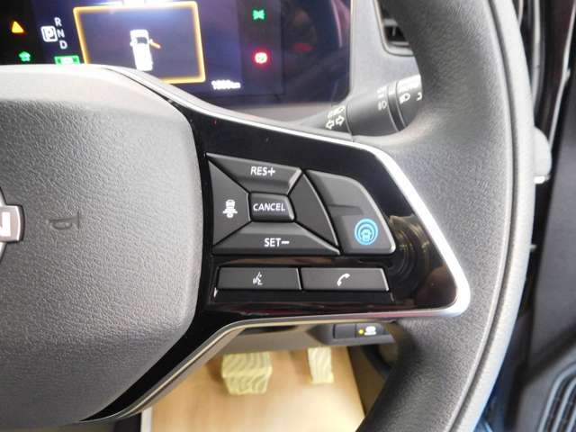 運転支援システム　プロパイロット高速道路のロングドライブに運転が苦手なかたへ車間や車線をキープしてくれます