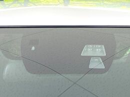 【スマートシティブレーキサポート】低速走行中に前方の車両等を認識し、衝突しそうな時は警報とブレーキで衝突回避と被害軽減をアシスト。より安全にドライブをお楽しみいただけます。