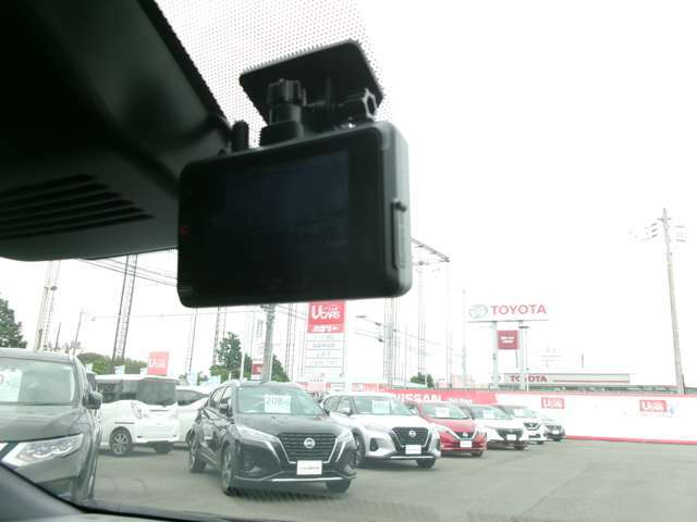 社外ドライブレコーダー装備。モニターで確認できます。。