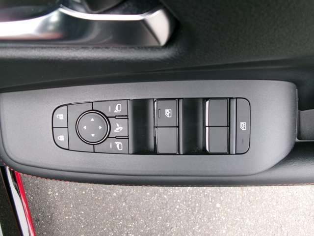 専門のスタッフがクリーニングしますので、とてもキレイなお車です。