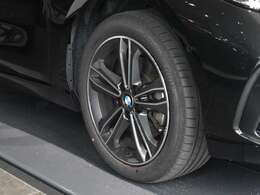 保証に関しましては全国どこのディーラーでもご使用いただける認定中古車保証が付きます。アフターメンテナンスもお近くのディーラーにて行うことができますので安心してお乗りいただけます。