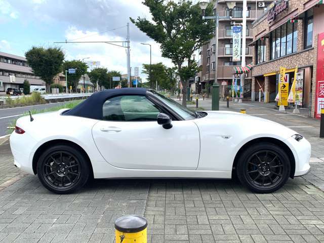 入庫時には丁寧に商品化仕上げを行っています！プロのクリーニングスタッフによってピカピカに仕上げた状態でご納車致します！！オプションでガラスコーティングや気になる個所の板金修理等も格安で承ります。