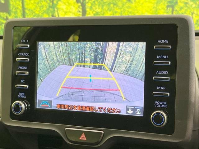 【バックカメラ】駐車時に後方がリアルタイム映像で確認できます。大型商業施設や立体駐車場での駐車時や、夜間のバック時に大活躍！運転スキルに関わらず、今や必須となった装備のひとつです！