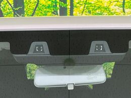 【スズキ　セーフティサポート】走行中に前方の車両等を認識し、衝突しそうな時は警報とブレーキで衝突回避と被害軽減をアシスト。より安全にドライブをお楽しみいただけます。