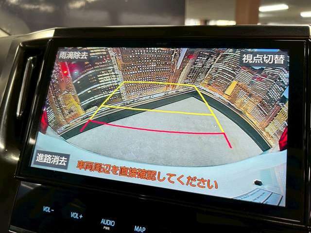 【バックカメラ】運転席から画面上で安全確認ができます。駐車が苦手な方にもオススメな便利機能です。