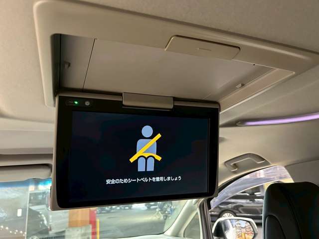 【フリップダウンモニター】付き☆後部座席に座りながら大画面でTVやDVDをお楽しみいただけます♪