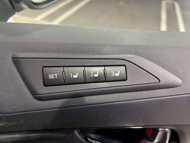 【運転席ポジションメモリー付パワーシート】ワンタッチで記憶させていたシートの前後・リクライニングはもちろんシートリフターも備えます☆快適なドライブをお楽しみ下さい♪