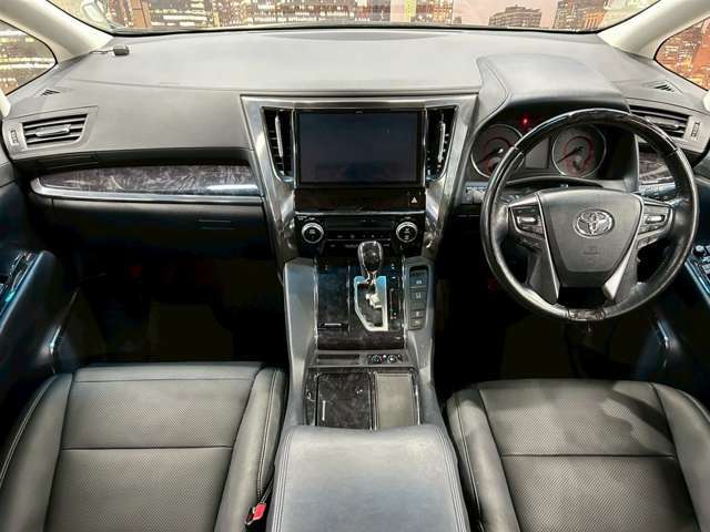 大阪府四条畷市にミニバン車を『お値打ち価格』で展示している良質中古車専門店です。全車、事故歴修復歴なしの車両限定で取り扱い！。関西地域で最もお得な価格かつ最良質車をご提供できるよう努めております。