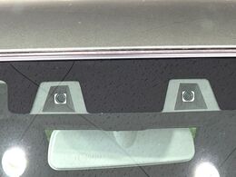 【スズキ　セーフティサポート】走行中に前方の車両等を認識し、衝突しそうな時は警報とブレーキで衝突回避と被害軽減をアシスト。より安全にドライブをお楽しみいただけます。