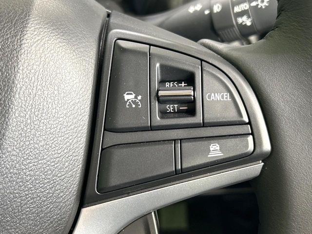 【アダプティブクルーズコントロール】高速道路での長距離走行が楽に！！自動で速度を保つクルーズコントロールが、衝突軽減システムと連携し、前方の車両を感知して車間を保つように速度調節してくれます！！