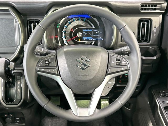 【純正革巻きステアリング】上質な革を使用することで、手にしっかり馴染みとても運転しやすいハンドルです♪
