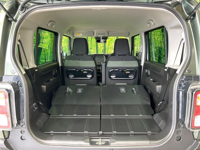 普段のお買い物や通勤、送迎等に十分な荷室スペースを確保しております。セカンドシートを倒すと、大きな荷物の積載も可能です♪