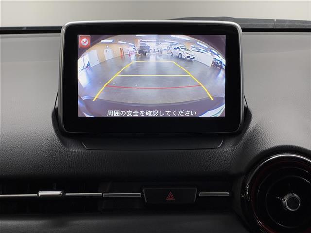 【バックカメラ】駐車時に後方がリアルタイム映像で確認できます。大型商業施設や立体駐車場での駐車時や、夜間のバック時に大活躍！運転スキルに関わらず、今や必須となった装備のひとつです！