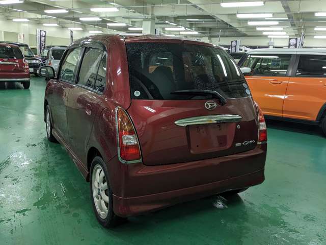 当社のアフターサービスですが、鈑金・塗装の自社工場をはじめ、自社の車検整備工場がございます。
