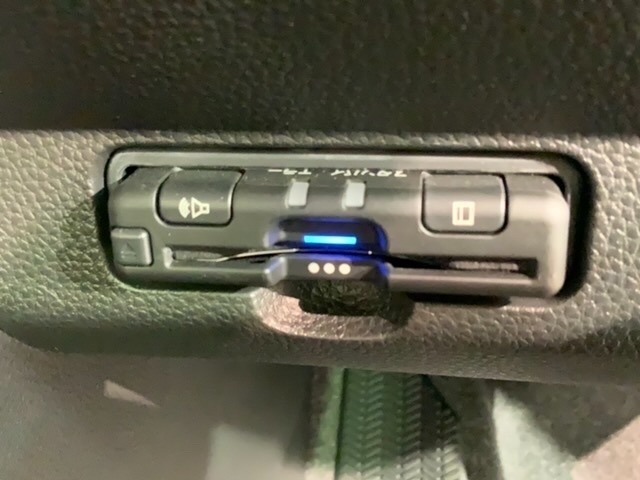 いまや快適なカーライフに欠かせないETCが付いています。