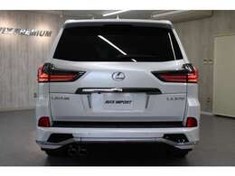 【主要諸元】V型8気筒DOHC/5，662cc　8 Super ECT（スーパーインテリジェント8速オートマチック）4輪駆動（フルタイム4WD）377ps/54.5kg.m全長508×全幅198×全高191cm