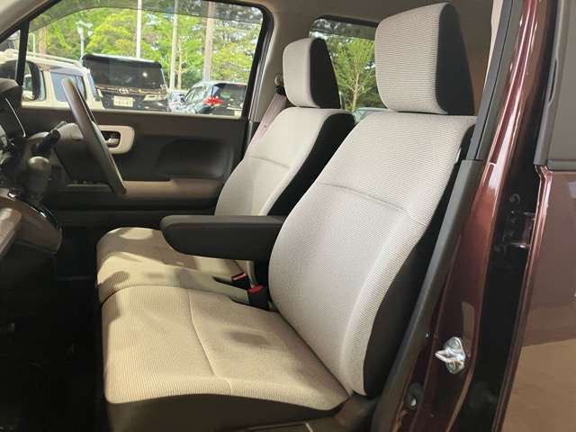 【納車前点検整備】　　当店は納車前法定点検（12ヶ月点検整備または24ヶ月点検整備）を全車に実施しております。第三者である他整備業者様に当社の車をひいきめなしに点検して頂いております♪