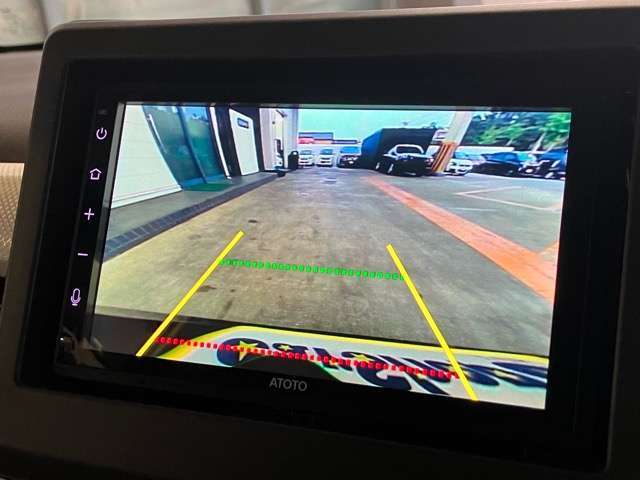 【バックカメラ】　　運転が苦手な方も安心して駐車することができます♪安全性もいいです♪