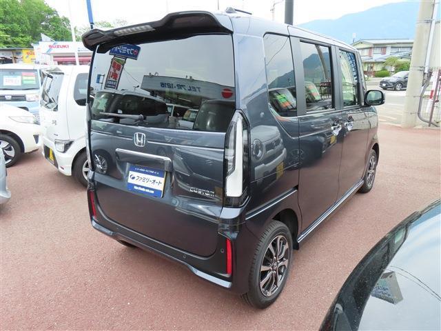 鈑金工場も完備しております。軽鈑金から、重鈑金まで対応できます。フレーム修正機完備しております