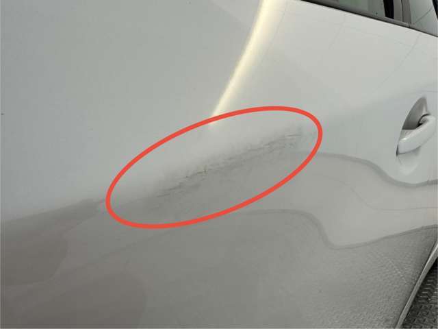 助手席ドア部の補修跡の写真です。修理も受け付けておりますのでお気軽にスタッフへご相談ください！