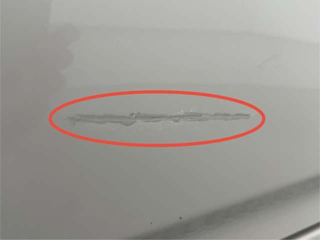 助手席ドア部の補修跡の写真です。修理も受け付けておりますのでお気軽にスタッフへご相談ください！