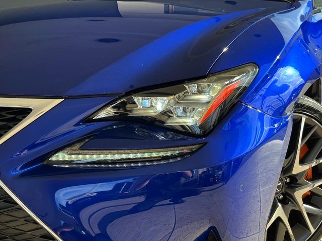 【LEDヘッドライト】悪天候や夜間走行時も良好な視界を確保し安心して運転できる高輝度LEDヘッドライトを装備！点灯速度が早く、消費電力も抑えられています。