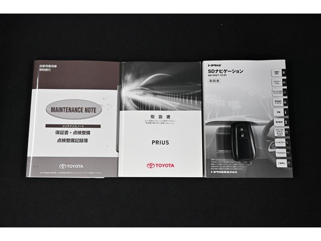 保証書・記録簿・取扱説明書と揃っていいます。キーの電池は新品にお取替えしてから納車させて頂きます。