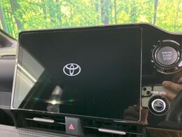 【10.5インチナビ】高級感とインパクトのある大画面ナビを装備。各種オーディオ操作はもちろん、スマホ連携もできる利便性の高いナビです♪