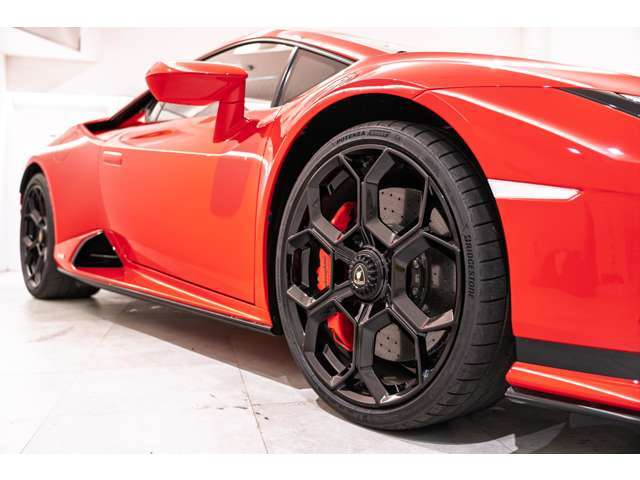 Damiso 20 - Shiny Black with monolock in Black,Red CCB brakes calipers