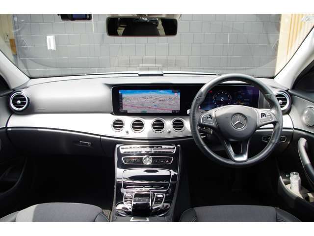 LIBERALAは、輸入車選びの新たなスタイルを提案するインポート・セレクト・ブランドです。オーナー様となる方がクルマから直接感じる感性を第一にした、最良の一台との出会いをコーディネートいたします。