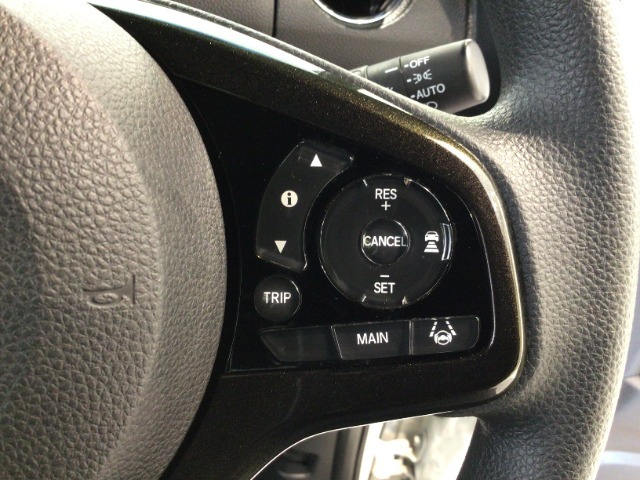 【アダプティブ・クルーズ・コントロール】予め設定した車速内でクルマが自動的に加減速。 前走車との適切な車間距離を維持しながら追従走行し、高速道路でのドライバーの疲労を軽減してくれる嬉しい機能付♪