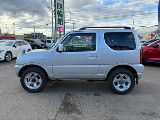 走行7.0万キロ！大人気軽クロスカントリー、ジムニー4WDターボが入庫しました！フルセグナビ、エンジンスターター、冬タイヤ付き！