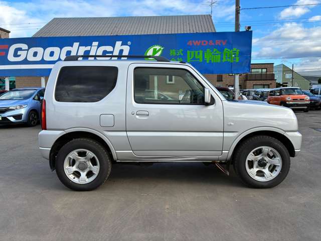 走行7.0万キロ！大人気軽クロスカントリー、ジムニー4WDターボが入庫しました！フルセグナビ、エンジンスターター、冬タイヤ付き！