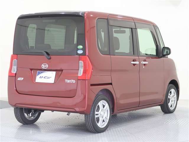 大きく開くバックドアは荷物の積み下ろしが楽です。