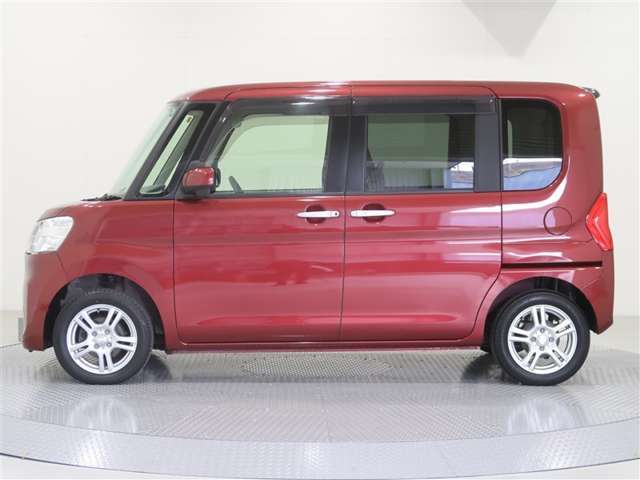 KEIカーとは思えない驚きの広さの室内空間。