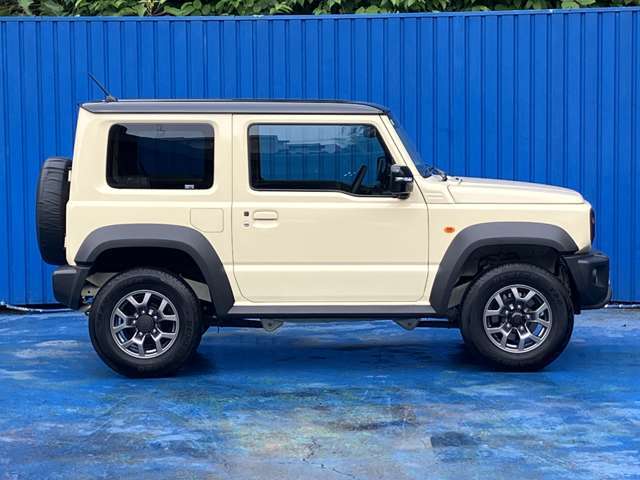 【有限会社クライス】です。当社のウリは中古車を中古と思わせない【業界トップクラスの仕上げ】が魅力です！！また、高価買取・アフターメンテナンス・自動車保険などお車に関わること、全てお任せください！！