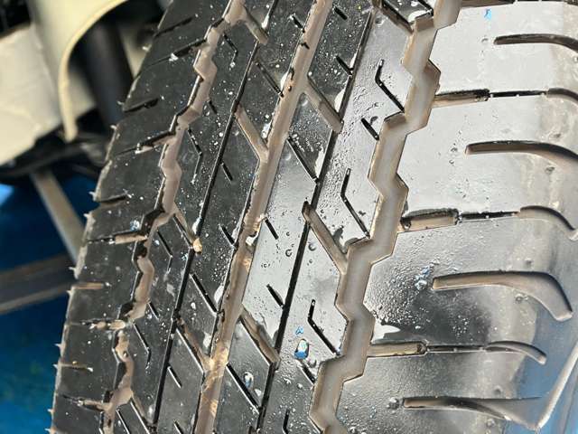【有限会社クライス】です。当社のウリは中古車を中古と思わせない【業界トップクラスの仕上げ】が魅力です！！また、高価買取・アフターメンテナンス・自動車保険などお車に関わること、全てお任せください！！