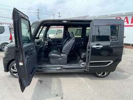 左側面からです。♪電動スライドドアで乗り降りラクラク！！電動スライドドアを開けて撮影しました。