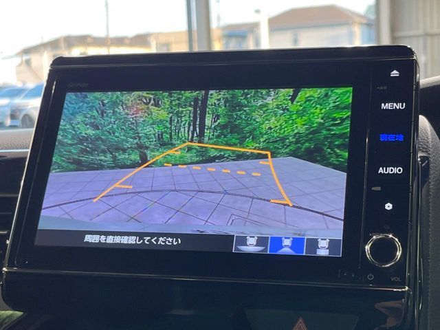 【バックカメラ】駐車時に後方がリアルタイム映像で確認できます。大型商業施設や立体駐車場での駐車時や、夜間のバック時に大活躍！運転スキルに関わらず、今や必須となった装備のひとつです！