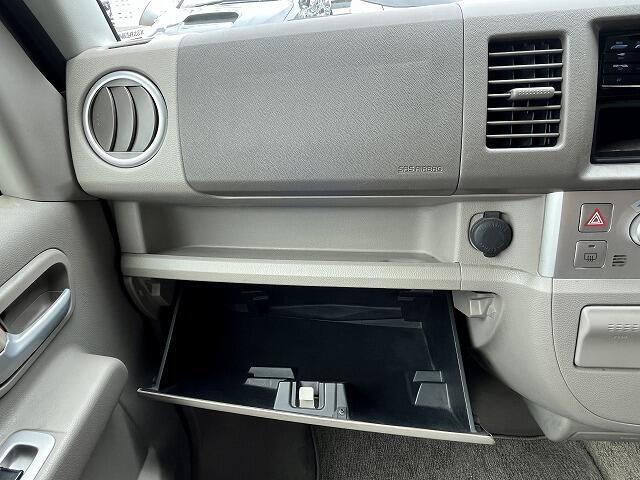 全車法定点検をさせて頂きます。もちろん消耗品の点検（必要に応じて交換）もさせて頂きます。当店の工場は認証工場です。当店の優秀なサービススタッフが整備しますので、安心してお任せください！！