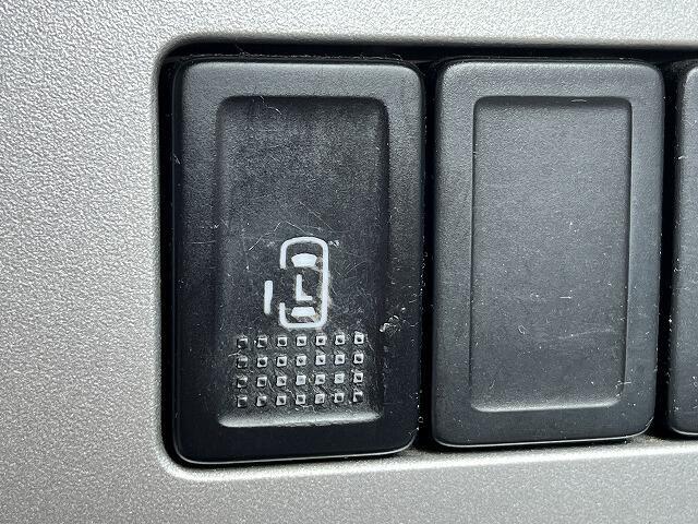 購入されたお車は担当者が車内車外と清掃してお渡しになりますが、有料でボディコーティングやホイル足廻り洗浄などもご用意しておりますのでお気軽にご相談ください！！