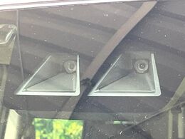 【トヨタセーフティセンス】走行中に前方の車両等を認識し、衝突しそうな時は警報とブレーキで衝突回避と被害軽減をアシスト。より安全にドライブをお楽しみいただけます。