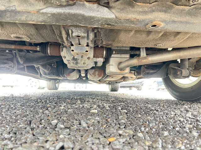 車両売却依頼の中でもオークション出品で売却したほうが高くつく車両とそうでない車両がございます。オークションで売却するよりも弊社で高く買い取れる車両は買取させて頂いております