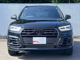 ブラックスタイリング　Audiリングやシングルフレームグリル、フロント・リヤバンパーなどがブラックになります。