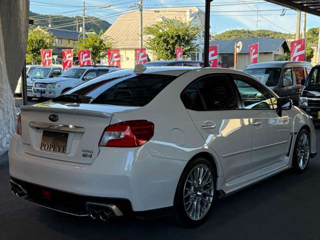 タイヤの販売・組み換え・バランスもできます！スタットレスタイヤも販売中！！お気軽にご相談下さい♪