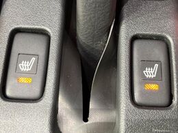 【シートヒーター】寒い日に重宝するシートヒーター！エアコンより早く温まってくれるので寒がりの人も安心ですね♪エアコンの温風は乾燥するから苦手、という方にもをおすすめです。