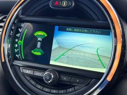 ●ガイドライン付きバックカメラ：不安な駐車もこれで安心！ガイドライン付きなので狭い箇所での駐車もラクラクです！