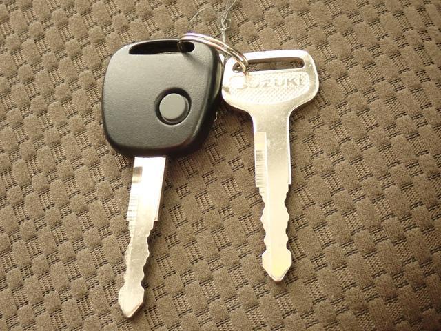 スイッチ操作で手軽に　ドアの解錠/施錠が可能です。